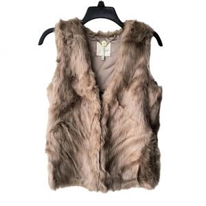 Joie Super Soft Faux Fur V Neckline Festival Boho Neutral Tan Clasped Vest XS